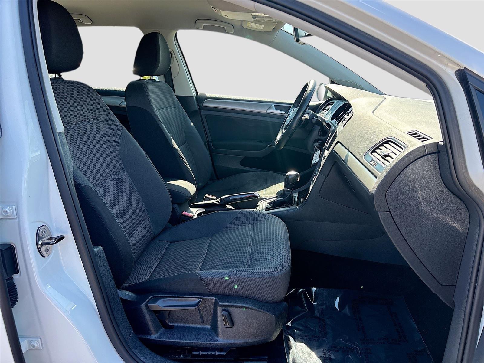 2016 Volkswagen Golf TSI S