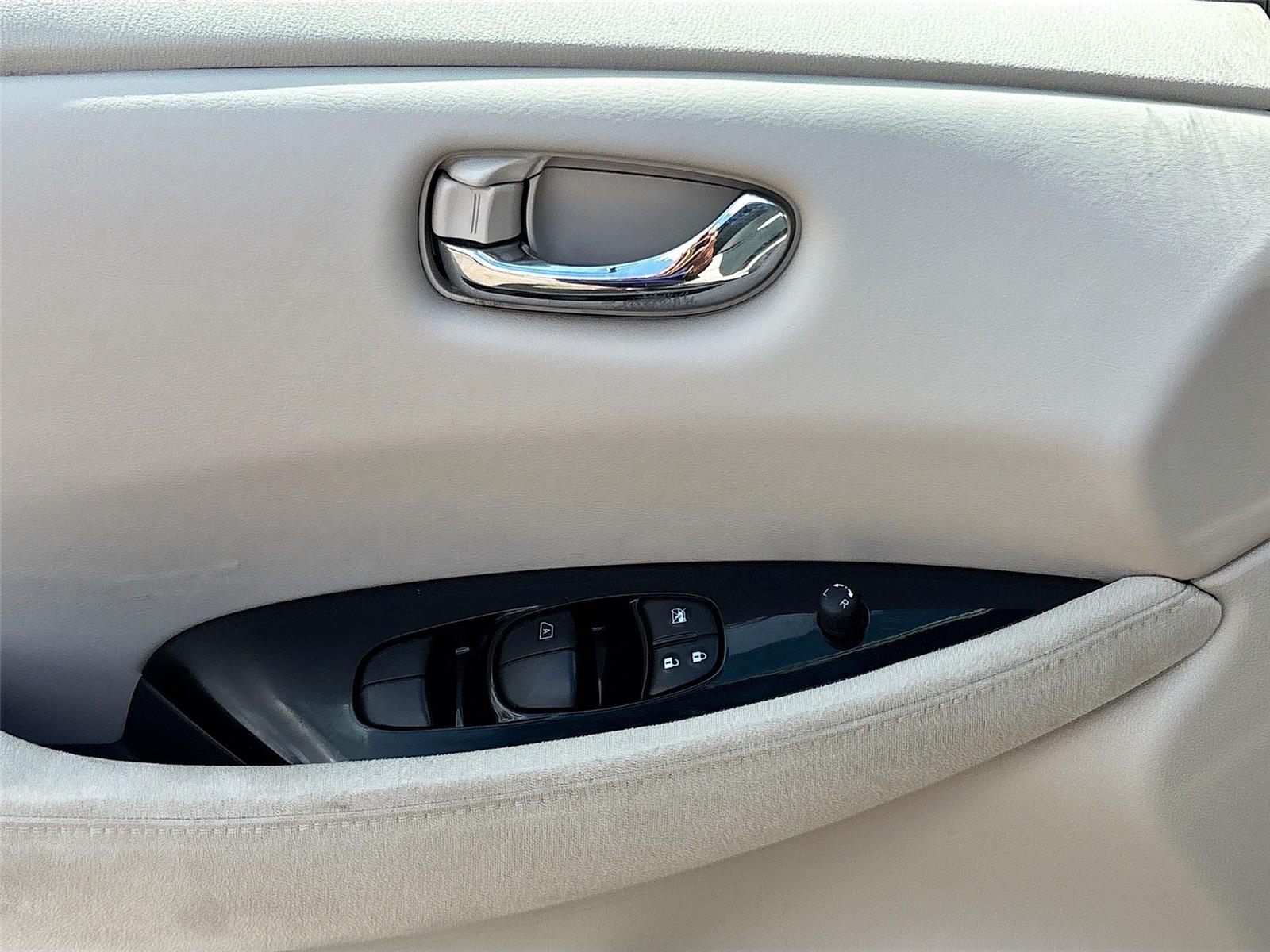 2016 Nissan LEAF SV