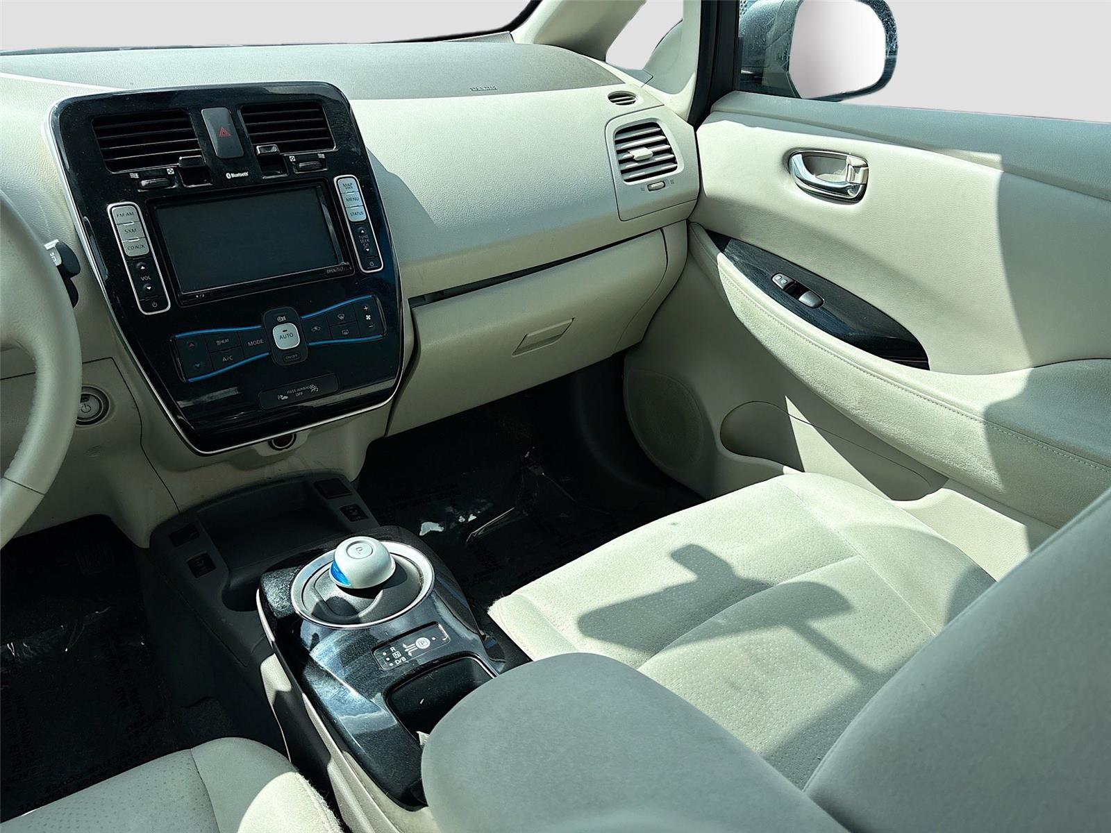 2016 Nissan LEAF SV