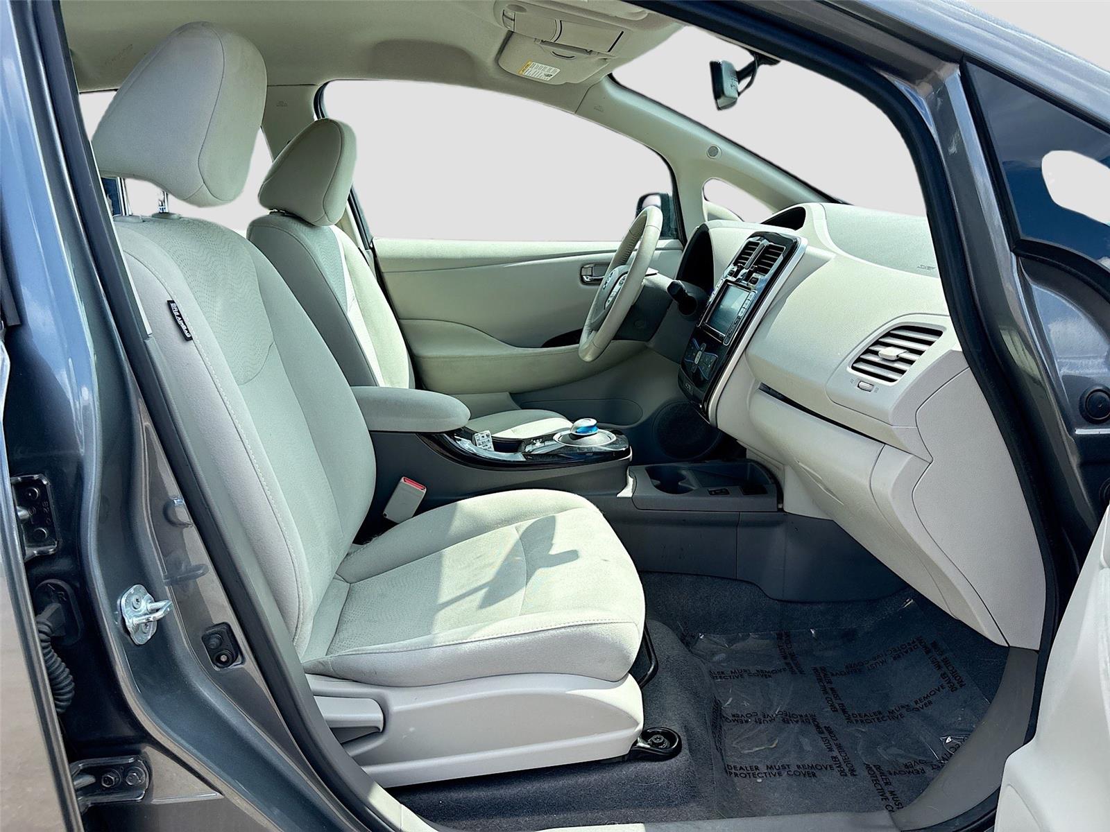 2016 Nissan LEAF SV