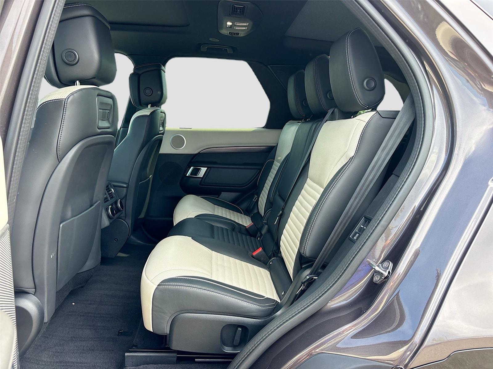 2024 Land Rover Discovery Metropolitan Edition
