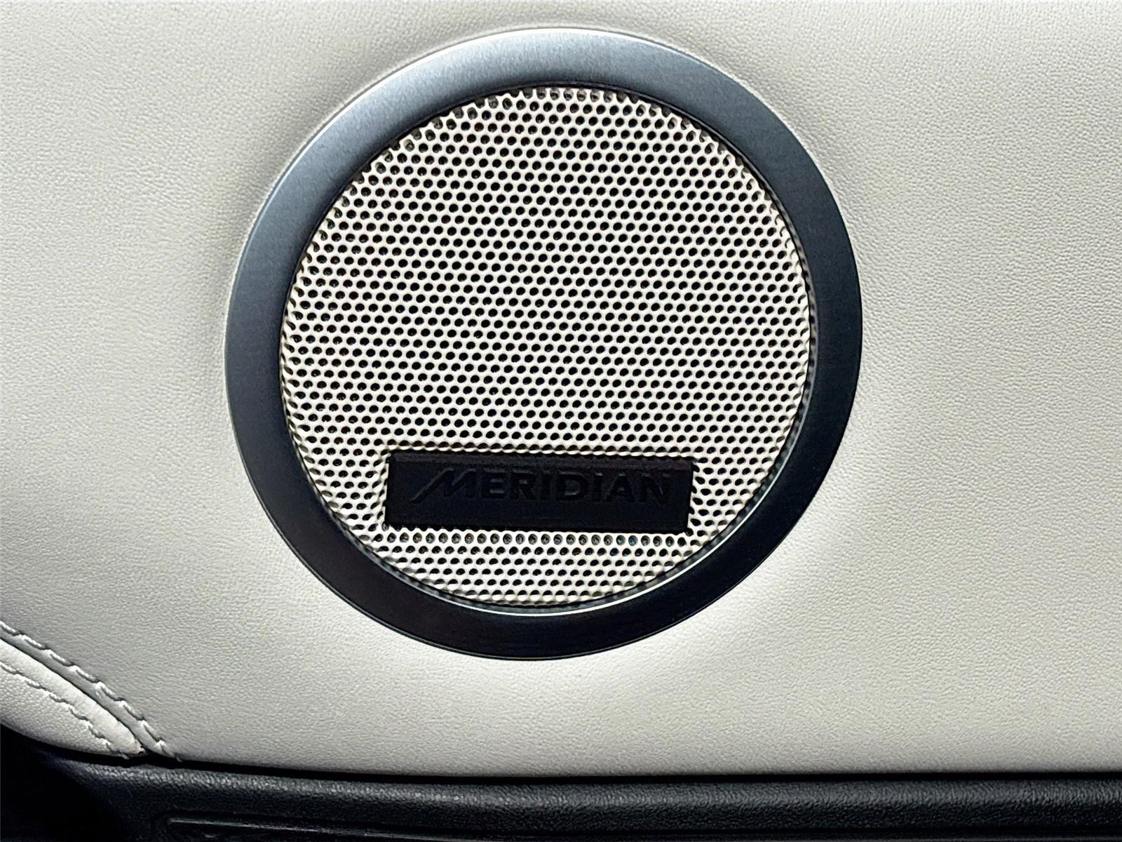 2024 Land Rover Discovery Metropolitan Edition