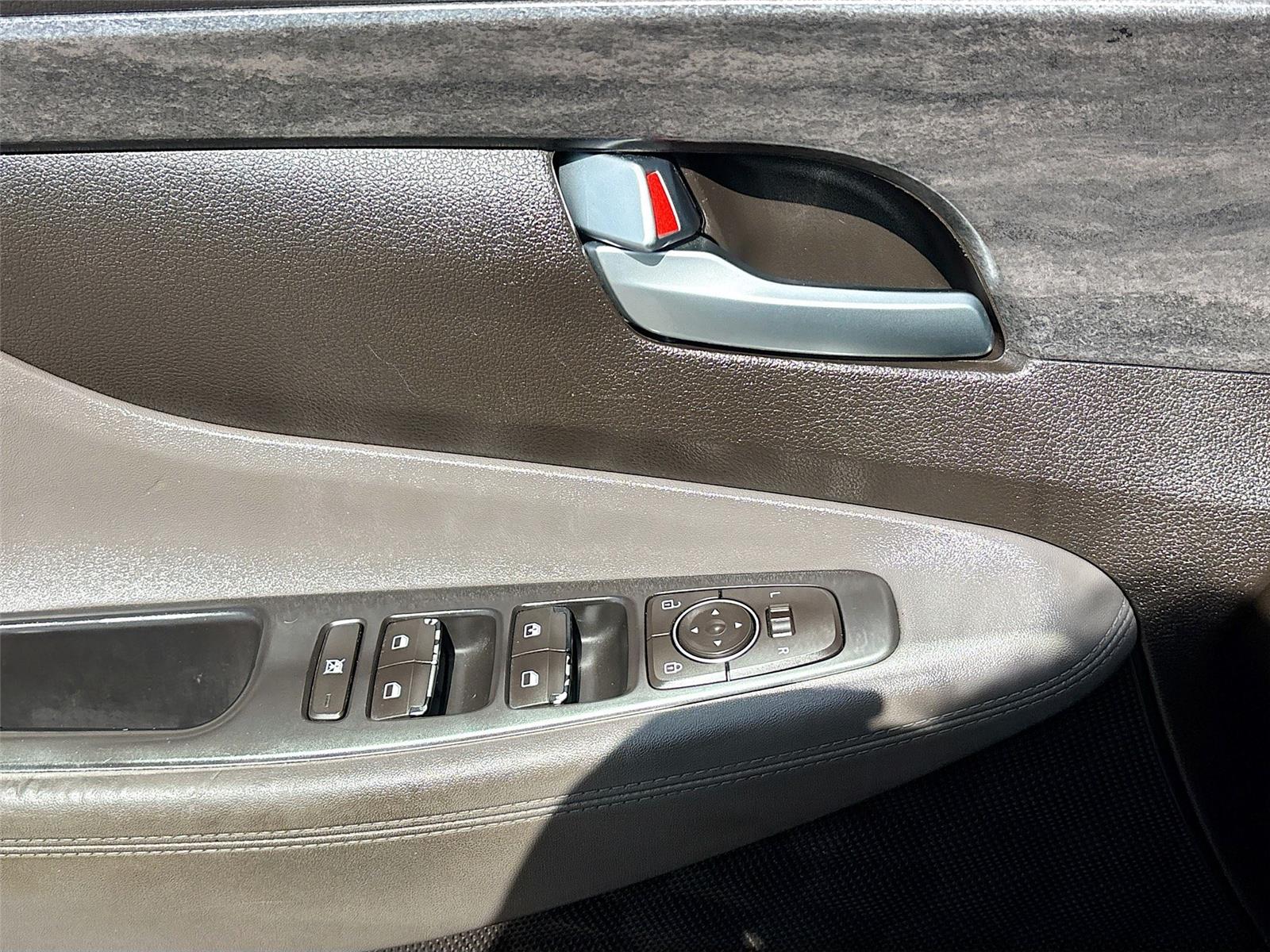 2020 Hyundai Santa Fe SE