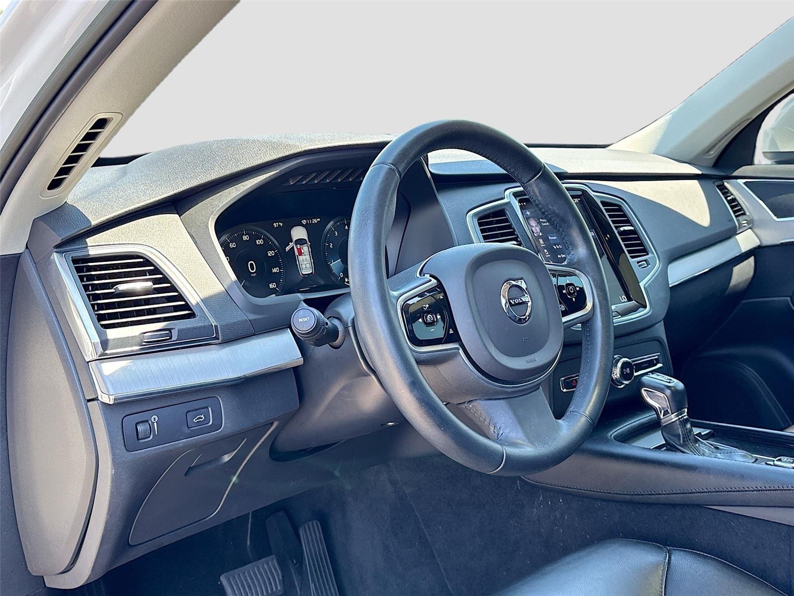 2022 Volvo XC90 Momentum