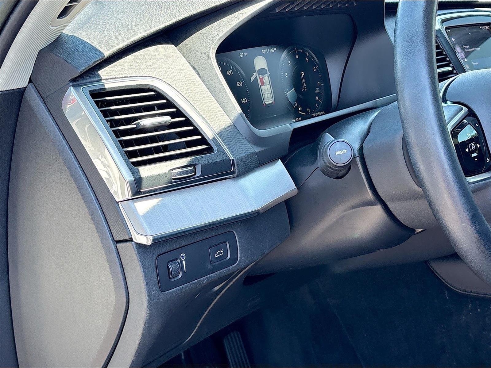 2022 Volvo XC90 Momentum