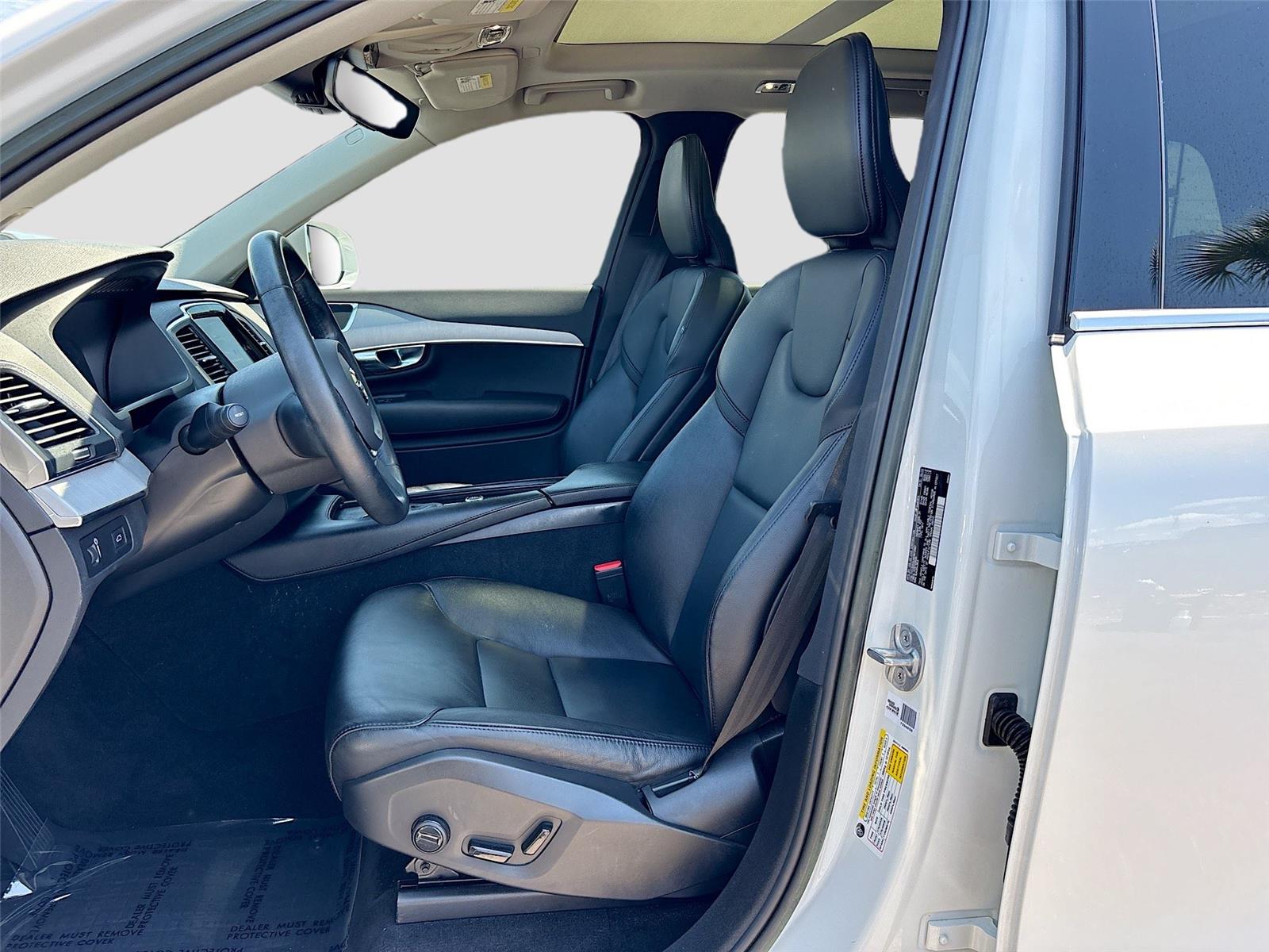 2022 Volvo XC90 Momentum