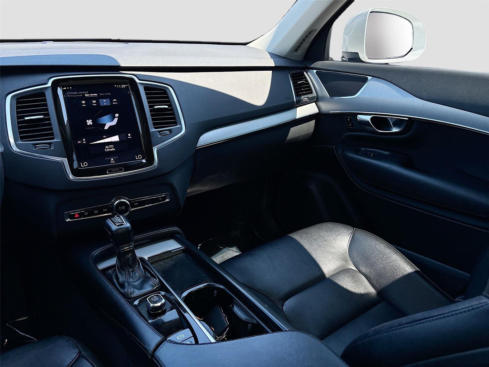 2022 Volvo XC90 Momentum