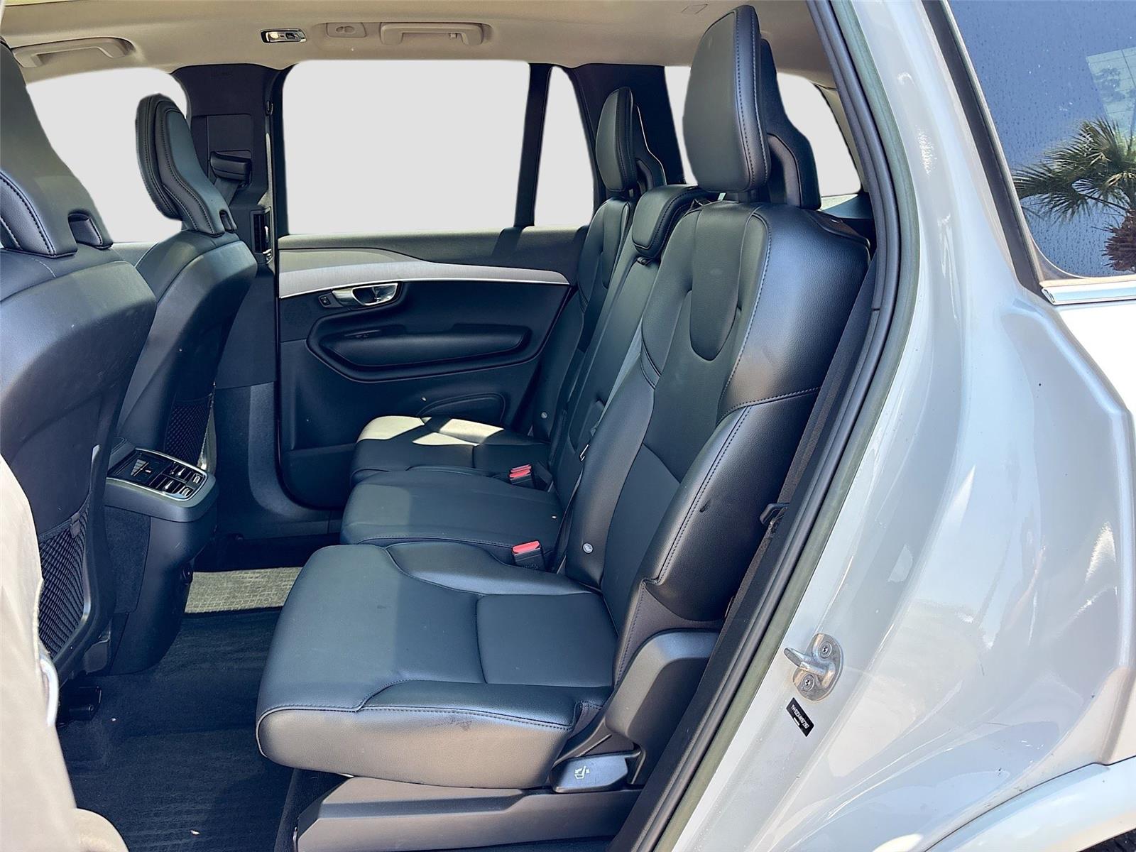 2022 Volvo XC90 Momentum