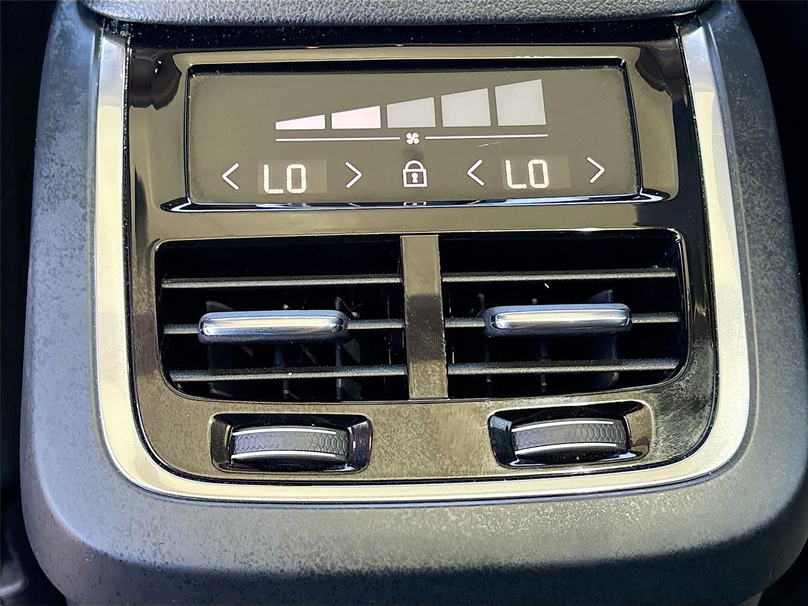 2022 Volvo XC90 Momentum