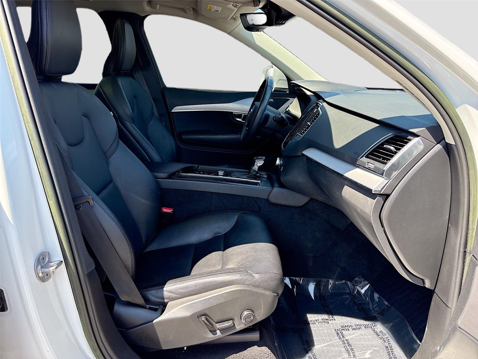 2022 Volvo XC90 Momentum