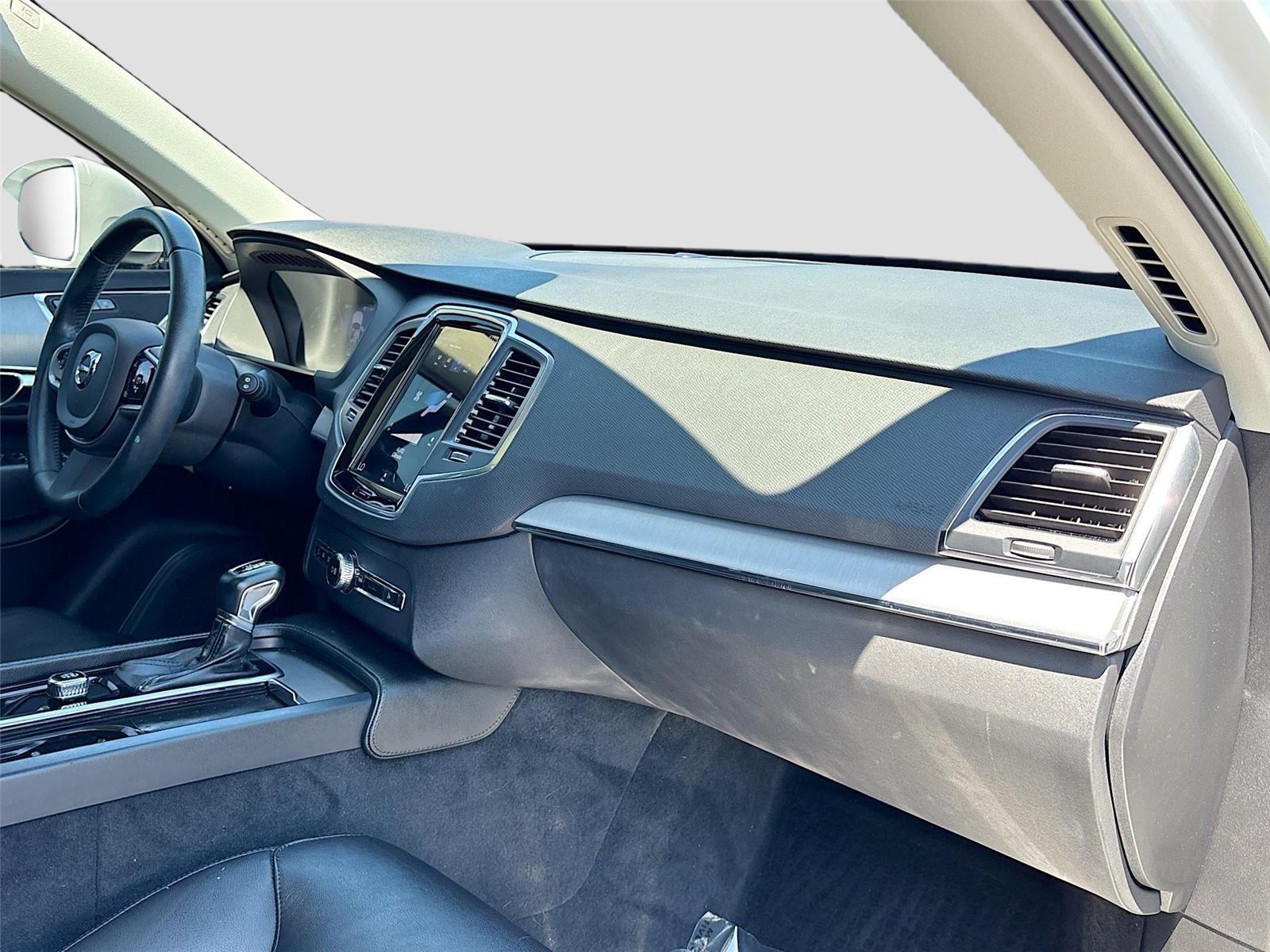 2022 Volvo XC90 Momentum