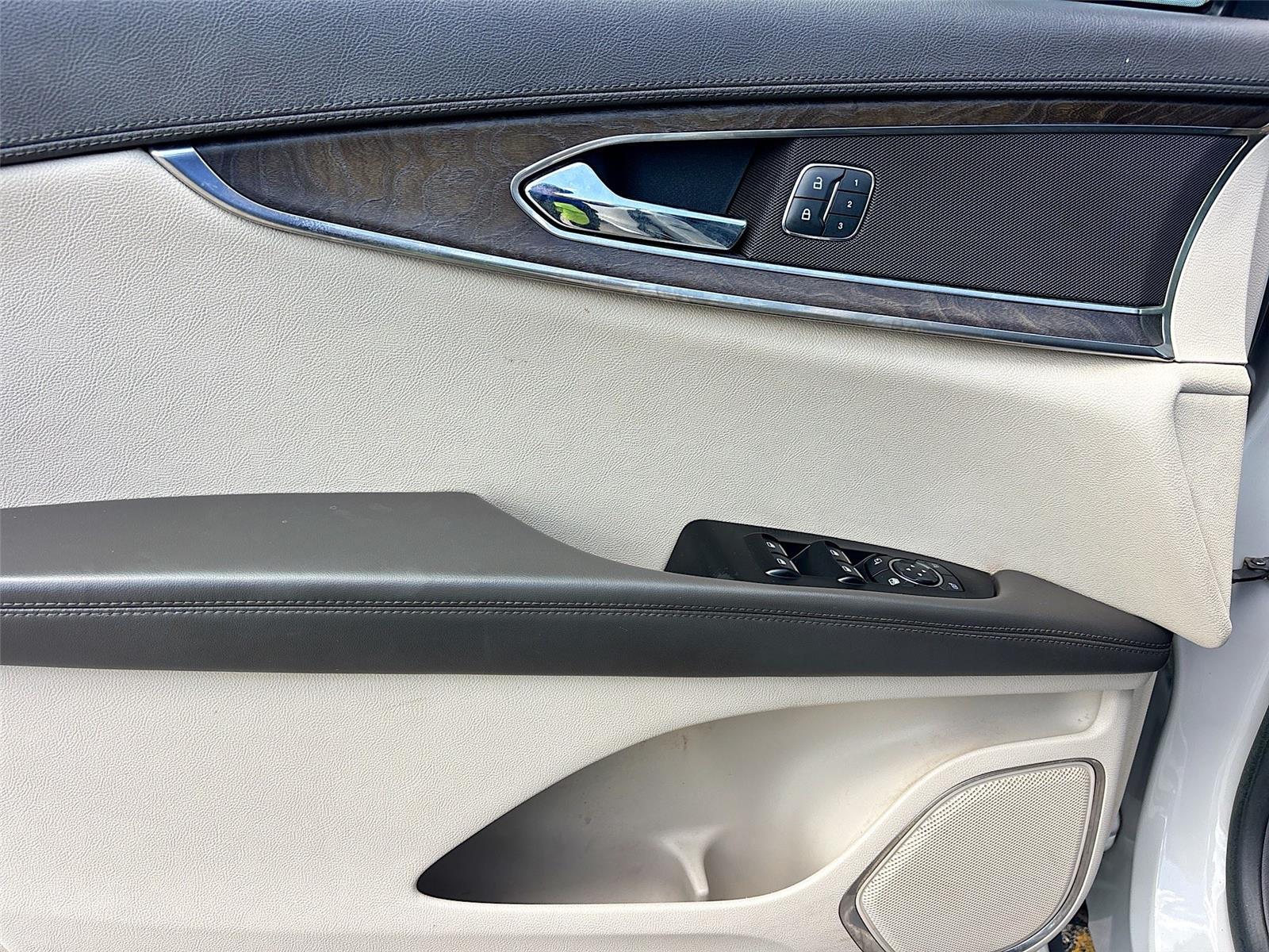 2019 Lincoln Nautilus Select