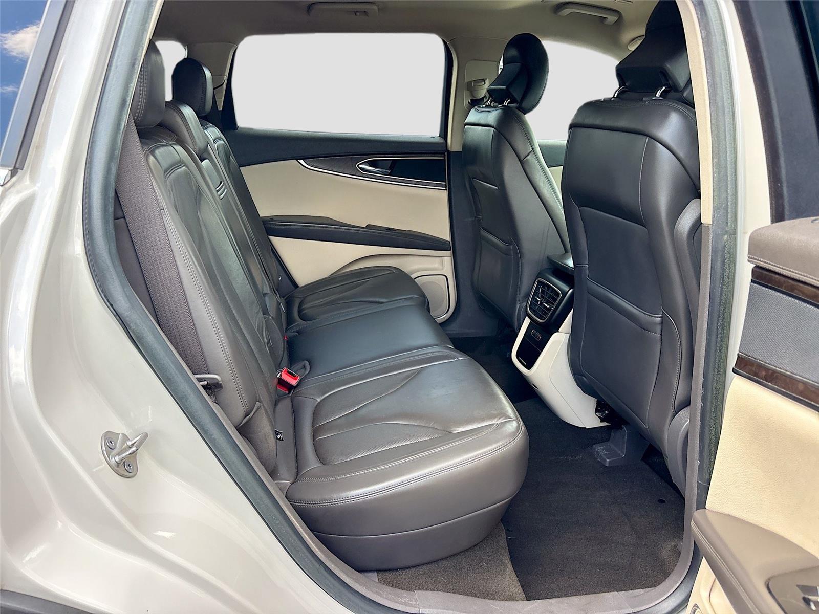 2019 Lincoln Nautilus Select