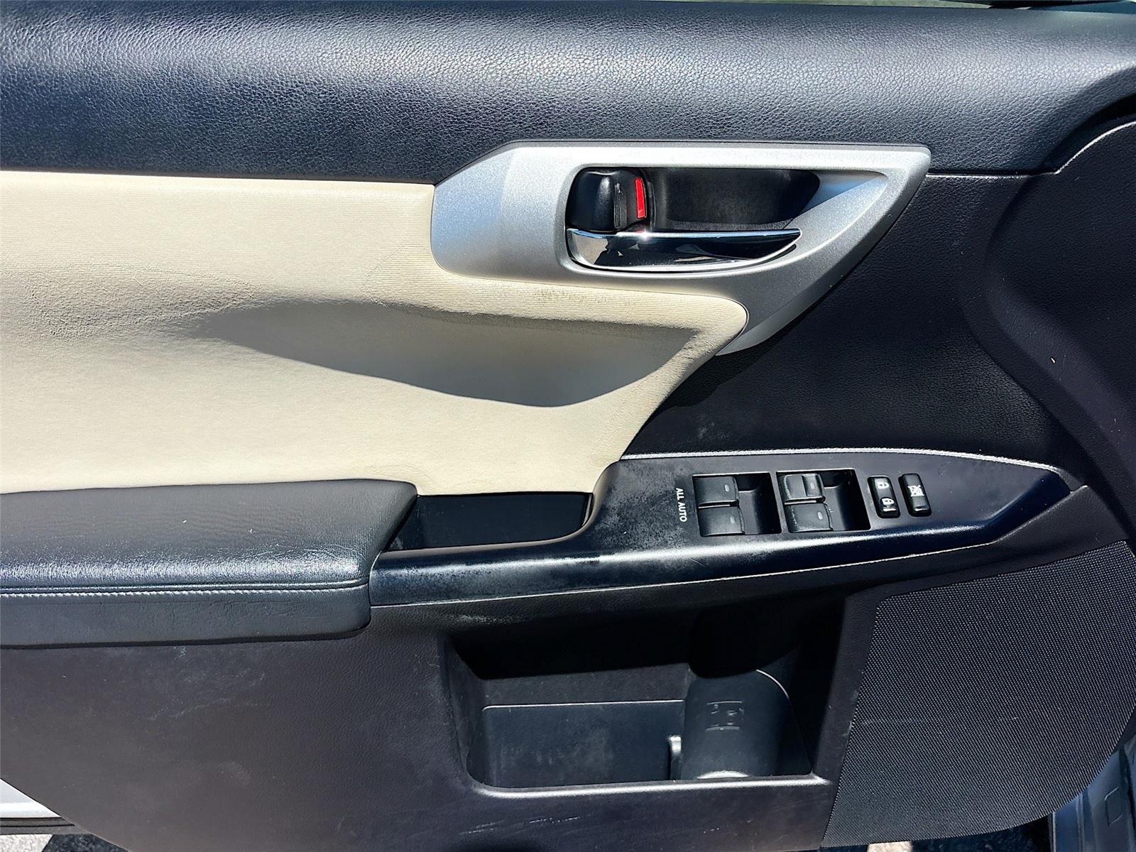 2011 Lexus CT 200h Premium