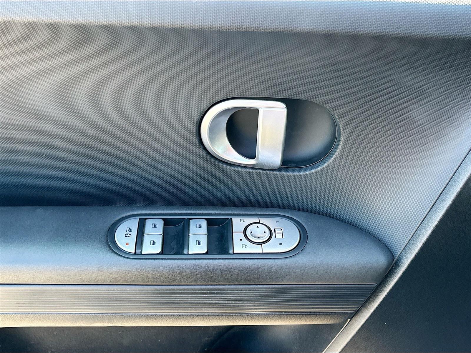 2024 Hyundai IONIQ 5 SE