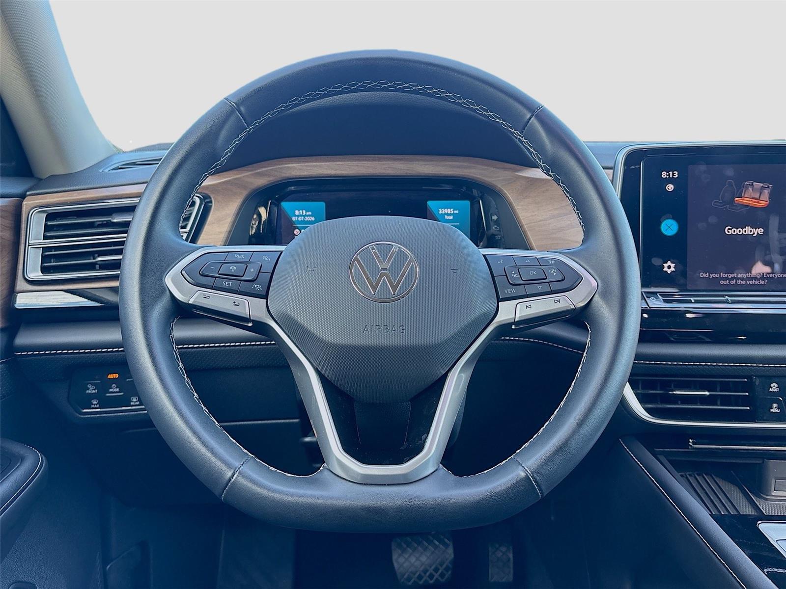 2025 Volkswagen Atlas 2.0T SE w/Technology