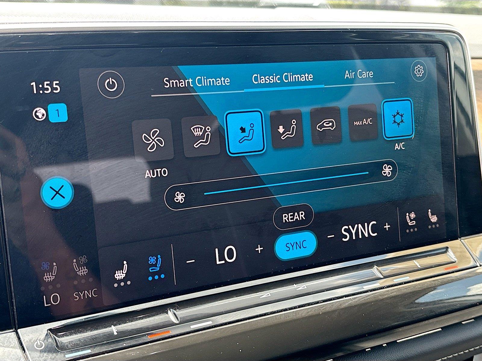 2025 Volkswagen Atlas 2.0T SE w/Technology