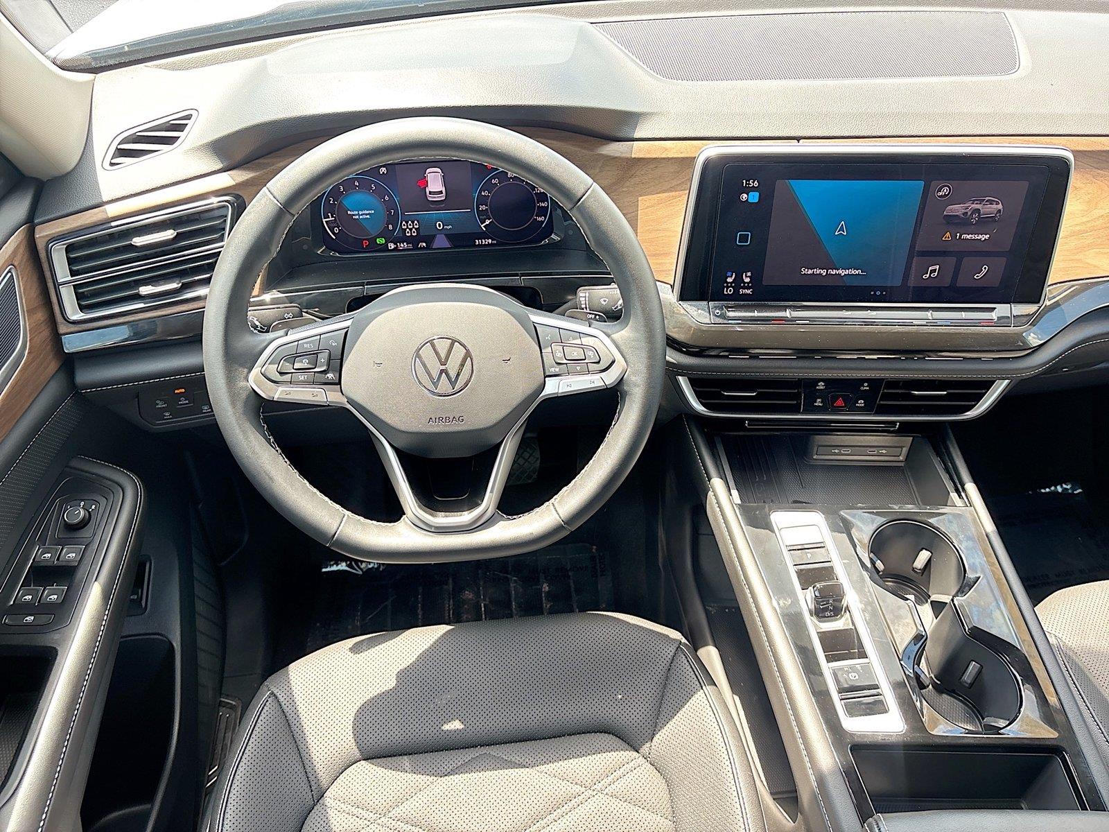 2025 Volkswagen Atlas 2.0T SE w/Technology