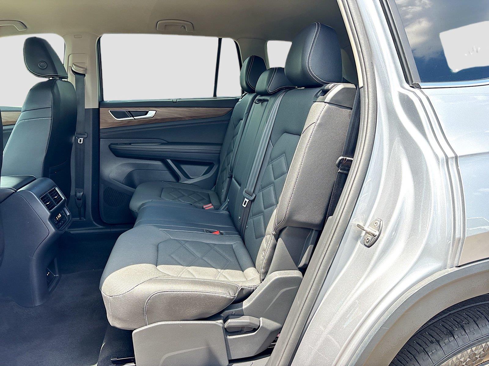 2025 Volkswagen Atlas 2.0T SE w/Technology