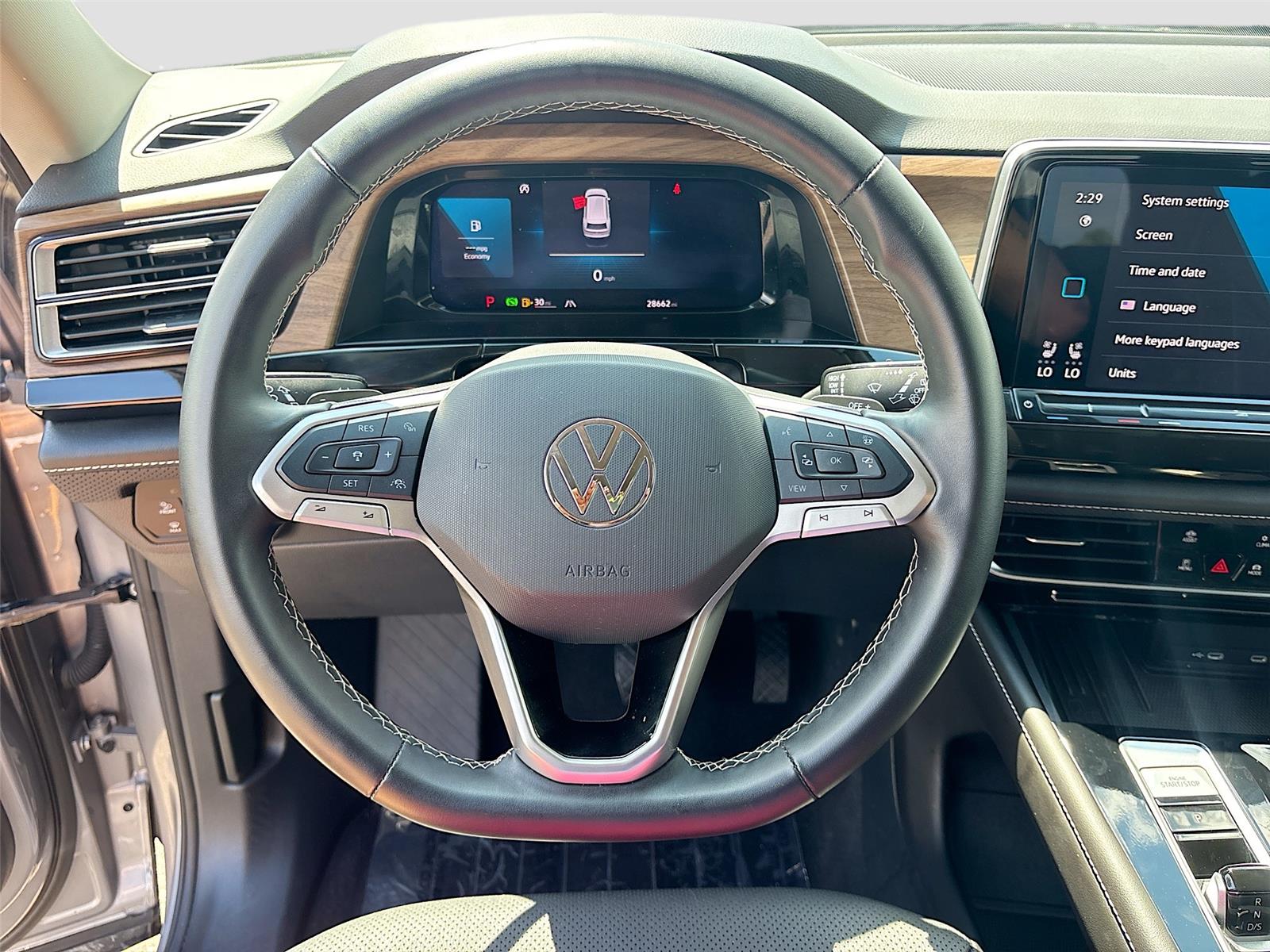 2025 Volkswagen Atlas 2.0T SE w/Technology