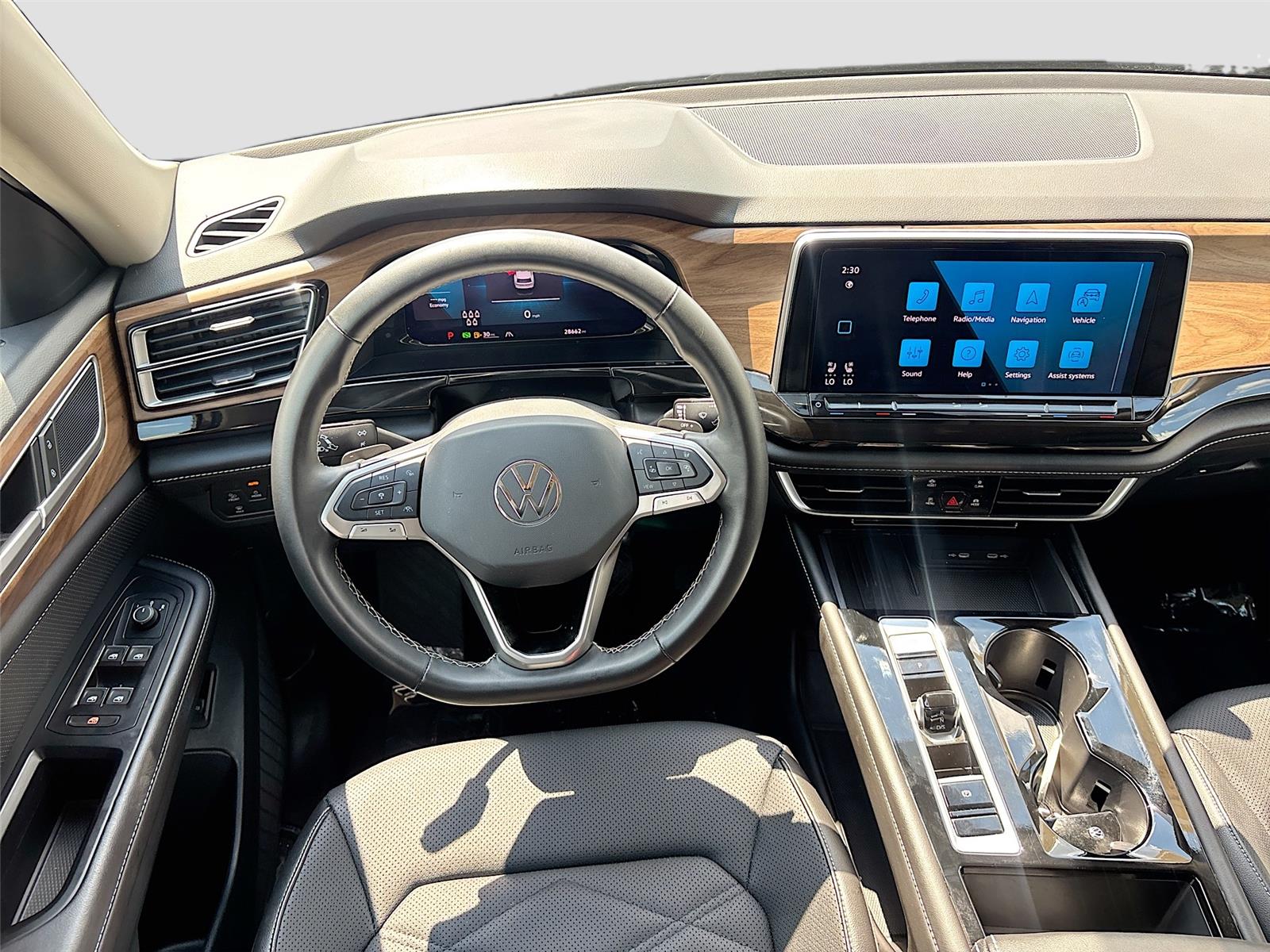 2025 Volkswagen Atlas 2.0T SE w/Technology