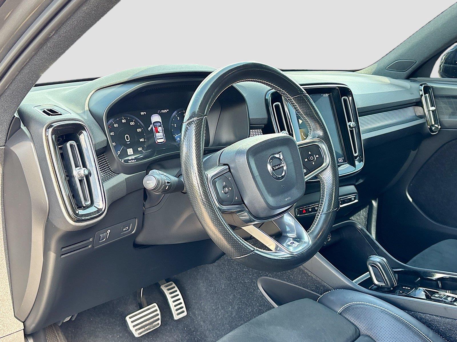 2019 VOLVO XC40 T4 R-DESIG