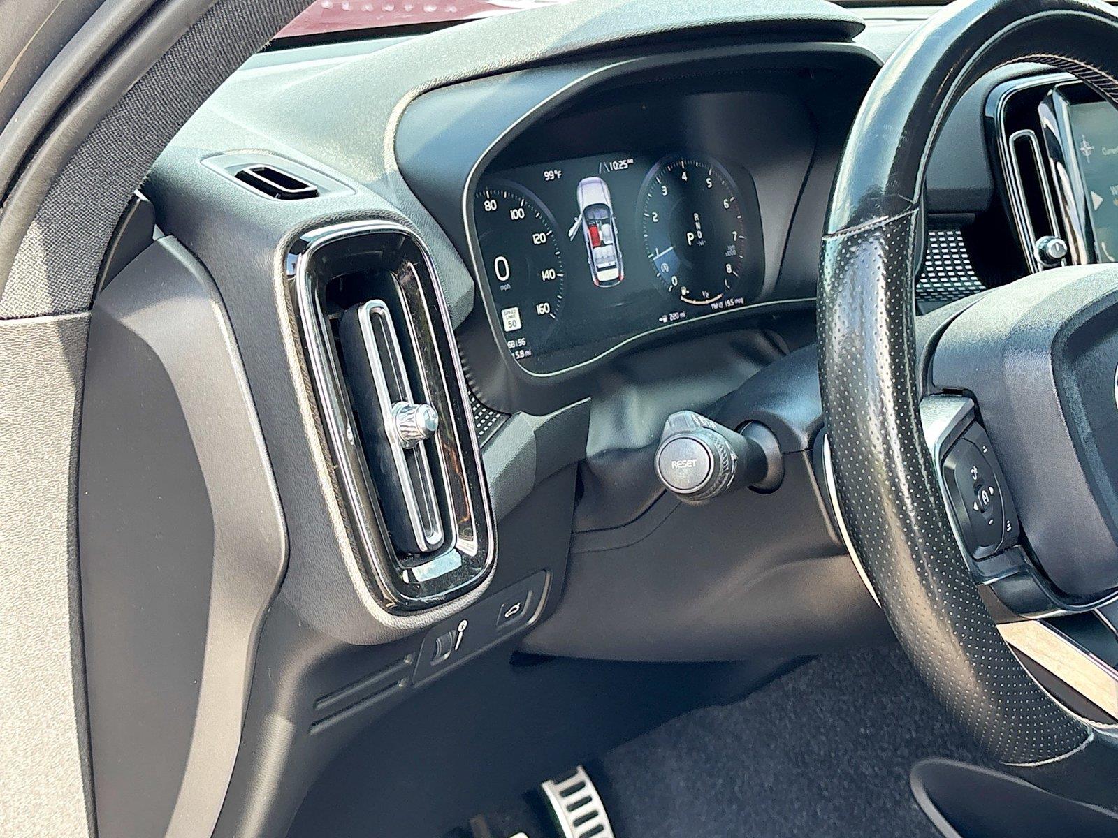 2019 VOLVO XC40 T4 R-DESIG
