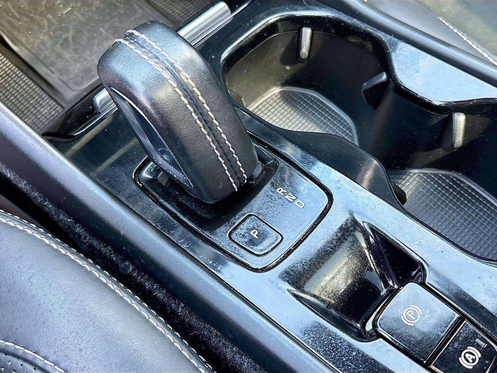 2019 VOLVO XC40 T4 R-DESIG