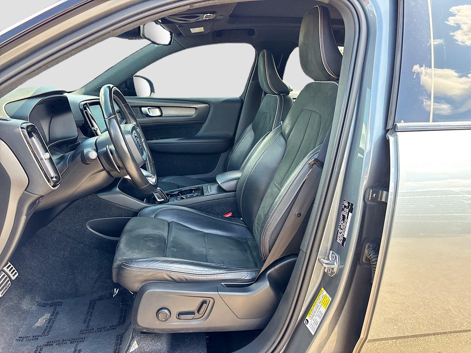 2019 VOLVO XC40 T4 R-DESIG