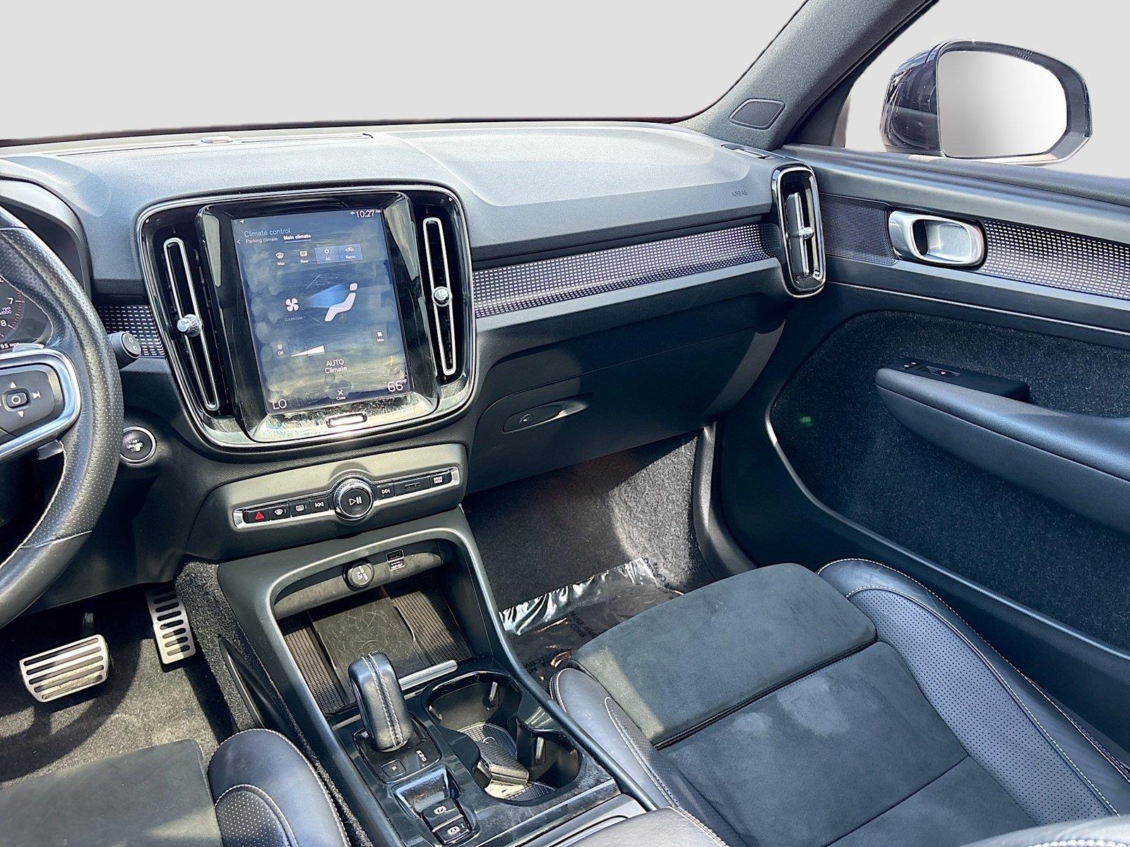 2019 VOLVO XC40 T4 R-DESIG