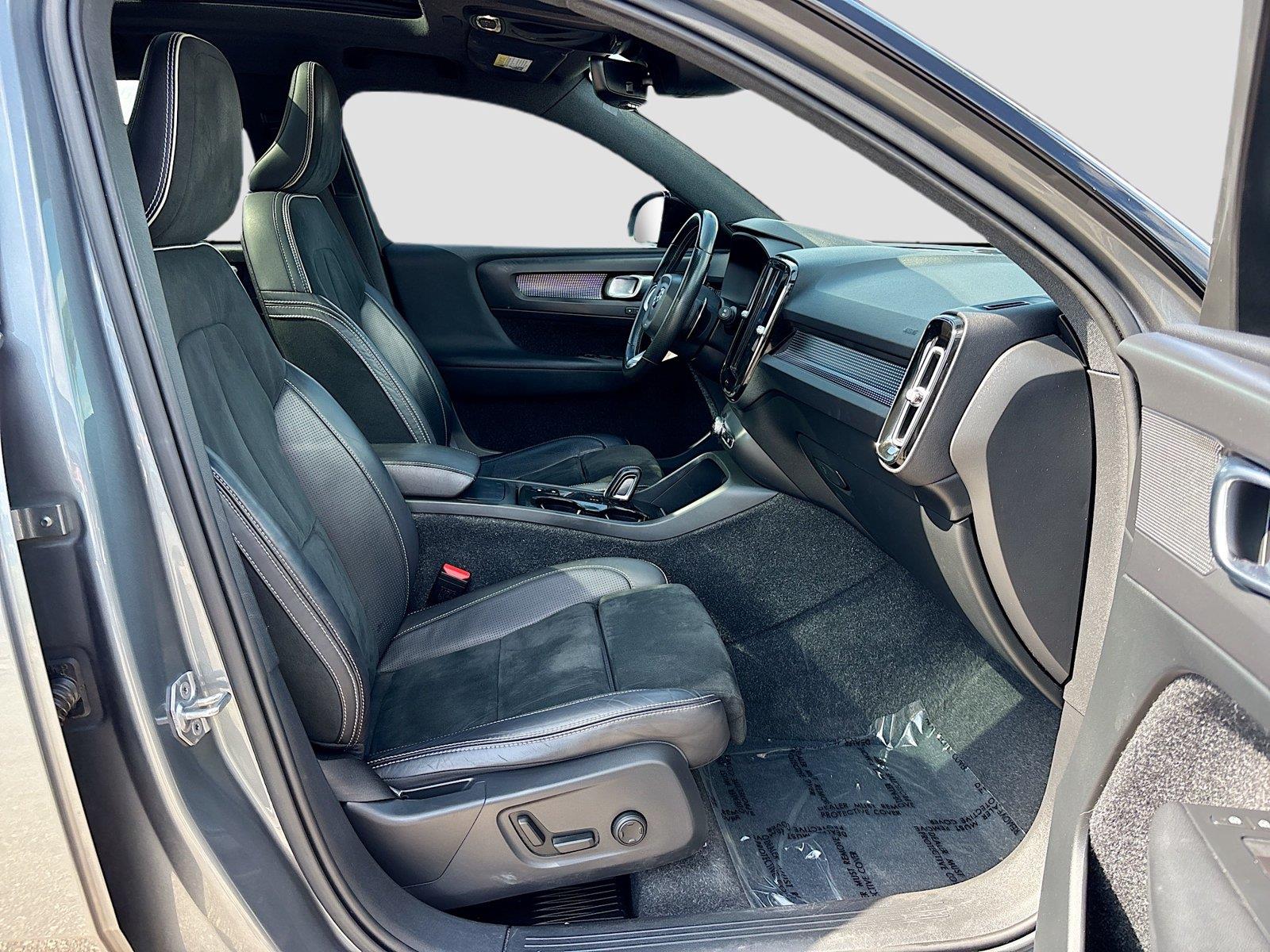 2019 VOLVO XC40 T4 R-DESIG