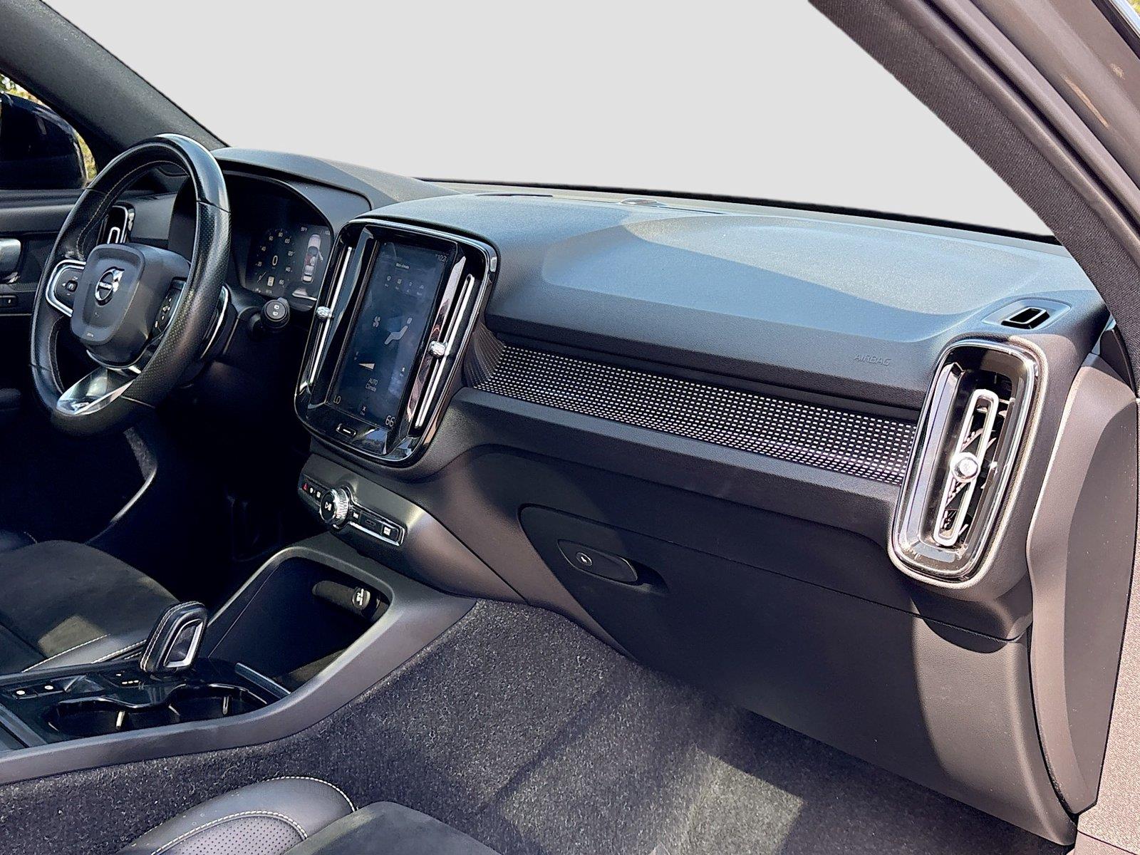 2019 VOLVO XC40 T4 R-DESIG