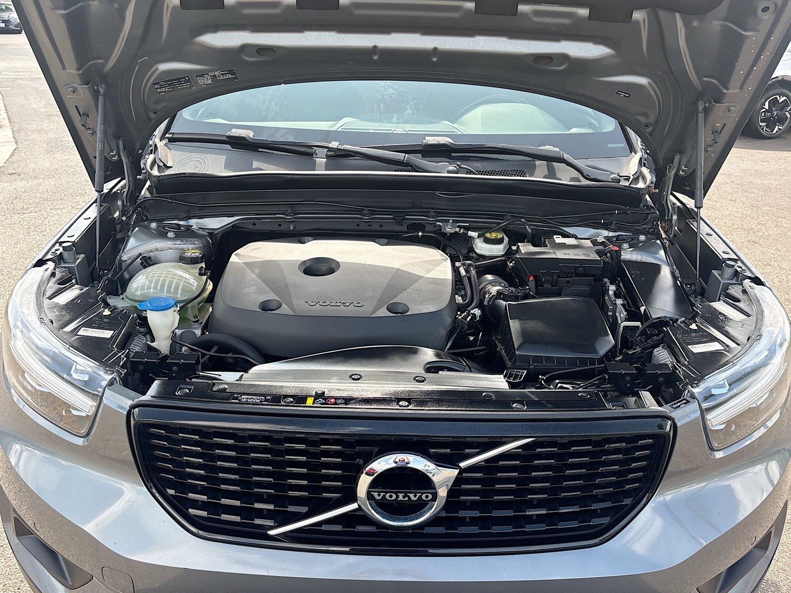 2019 VOLVO XC40 T4 R-DESIG