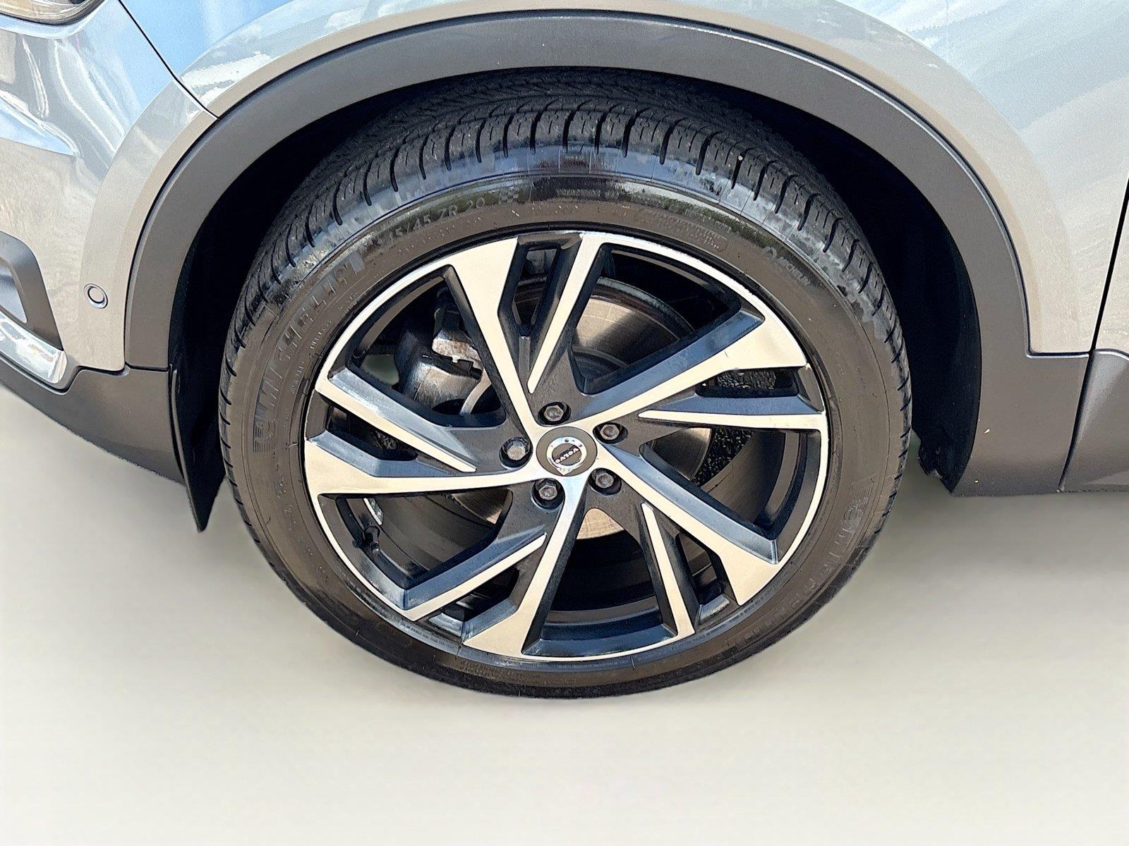 2019 VOLVO XC40 T4 R-DESIG