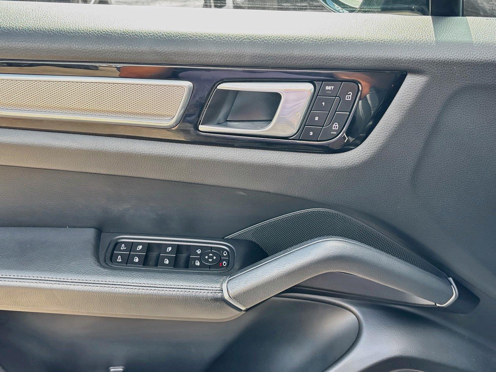2023 Porsche Cayenne Platinum Edition