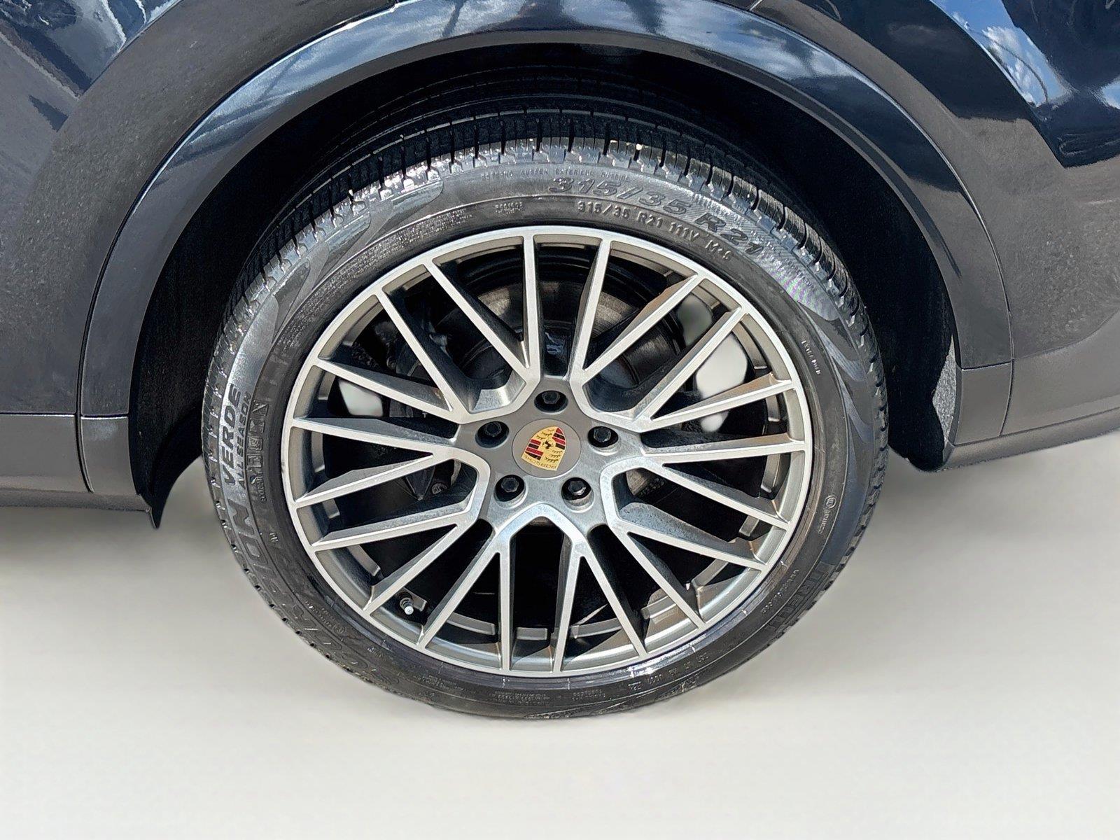 2023 Porsche Cayenne Platinum Edition