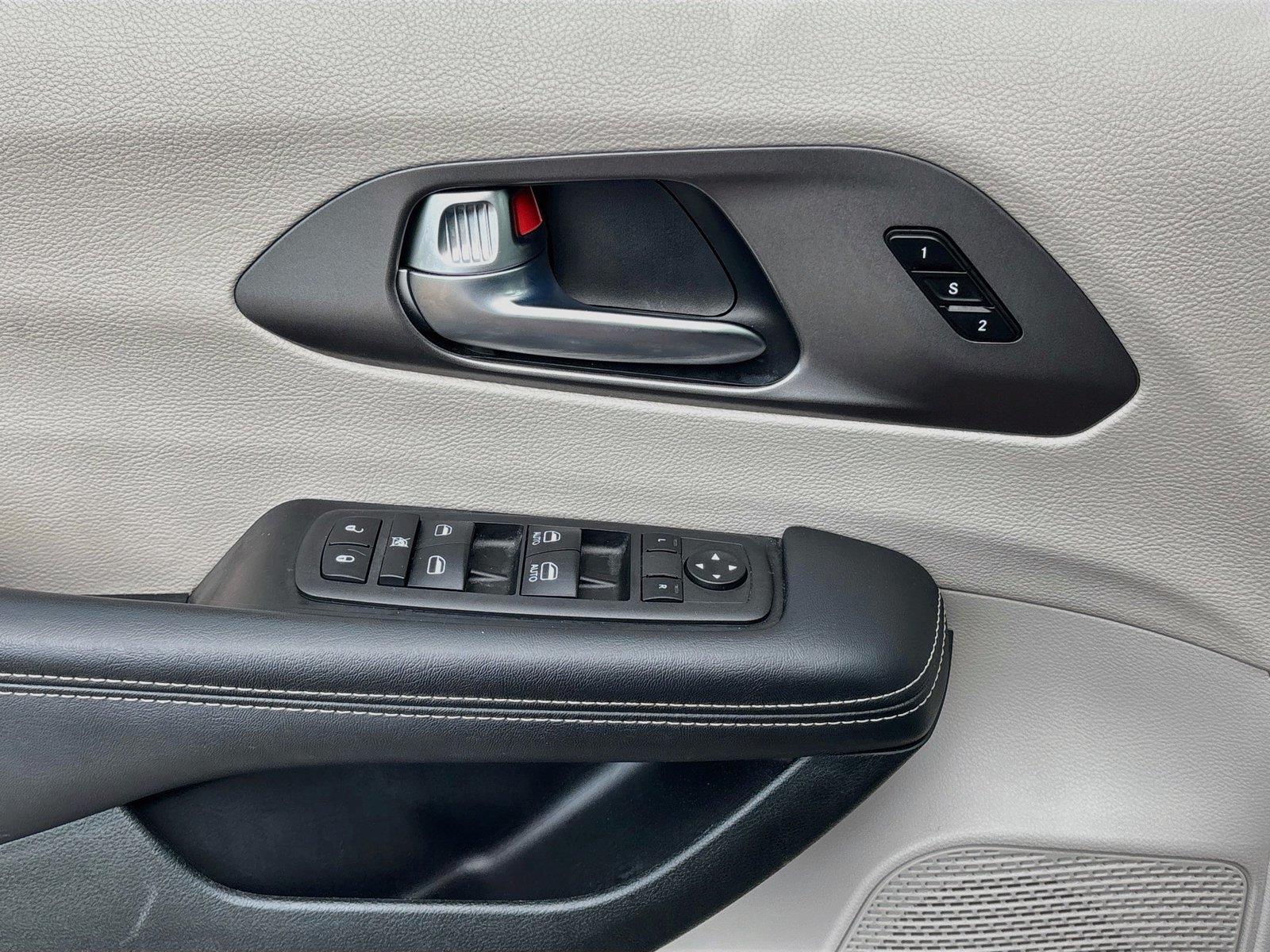 2023 CHRYSLER PACIFICA TOURIN