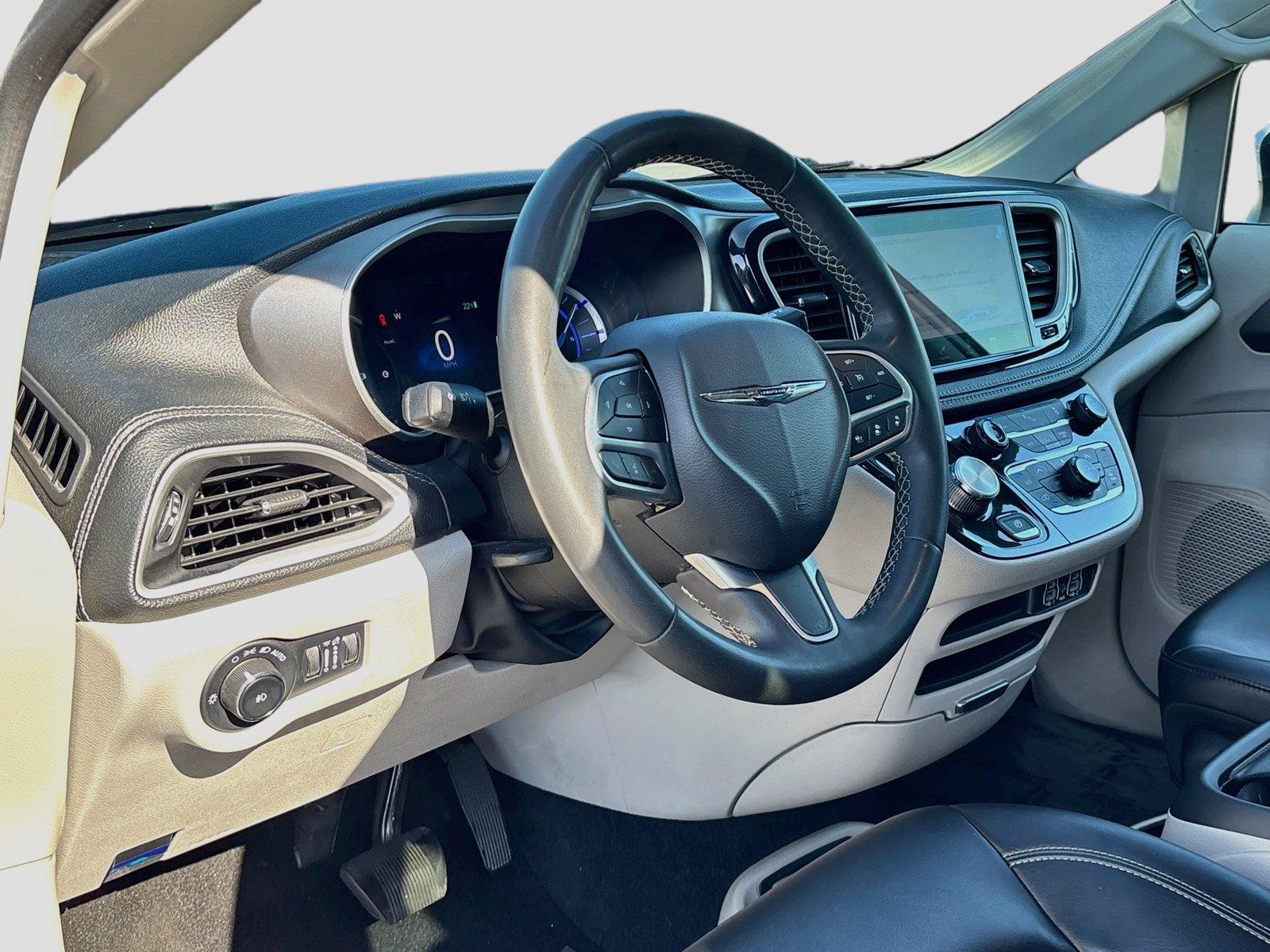 2023 Chrysler Pacifica Hybrid Touring L