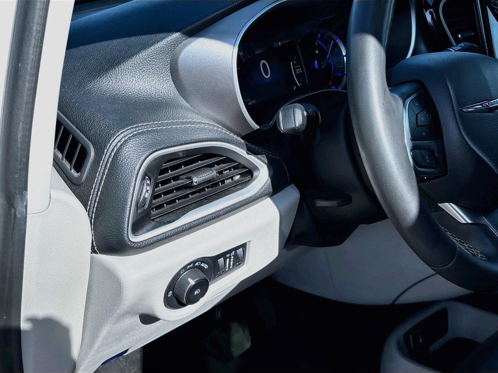 2023 Chrysler Pacifica Hybrid Touring L