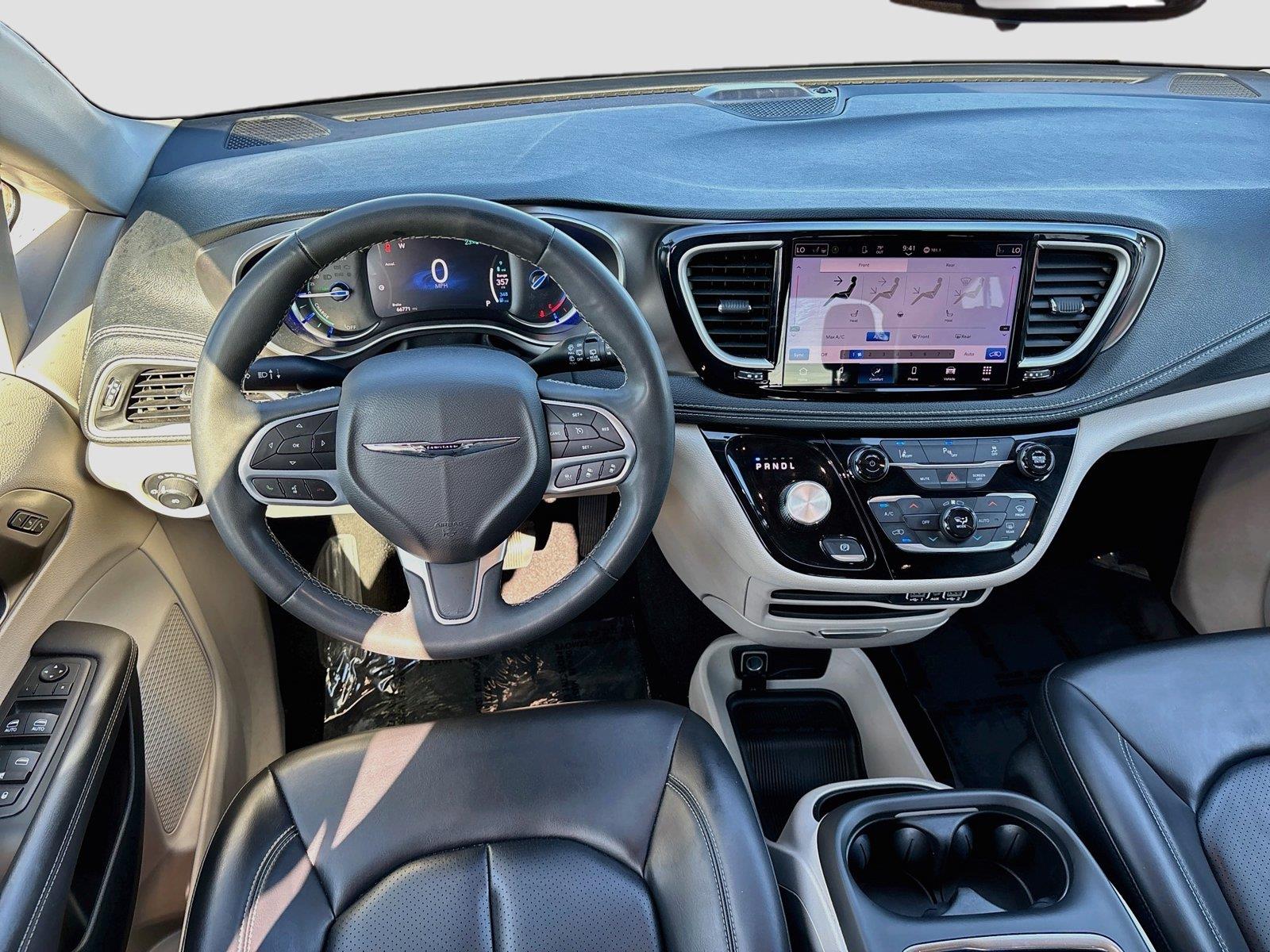 2023 Chrysler Pacifica Hybrid Touring L