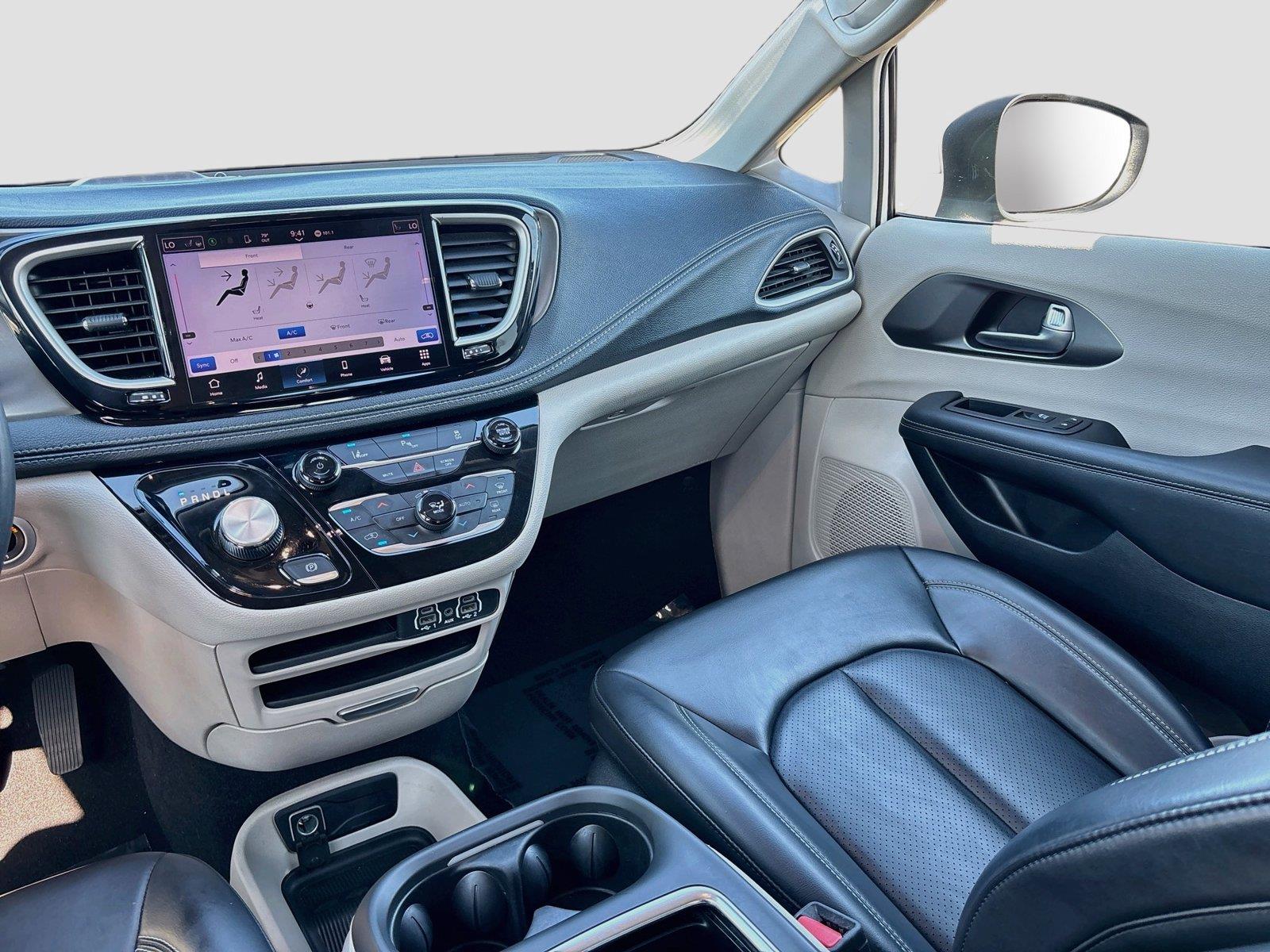 2023 Chrysler Pacifica Hybrid Touring L