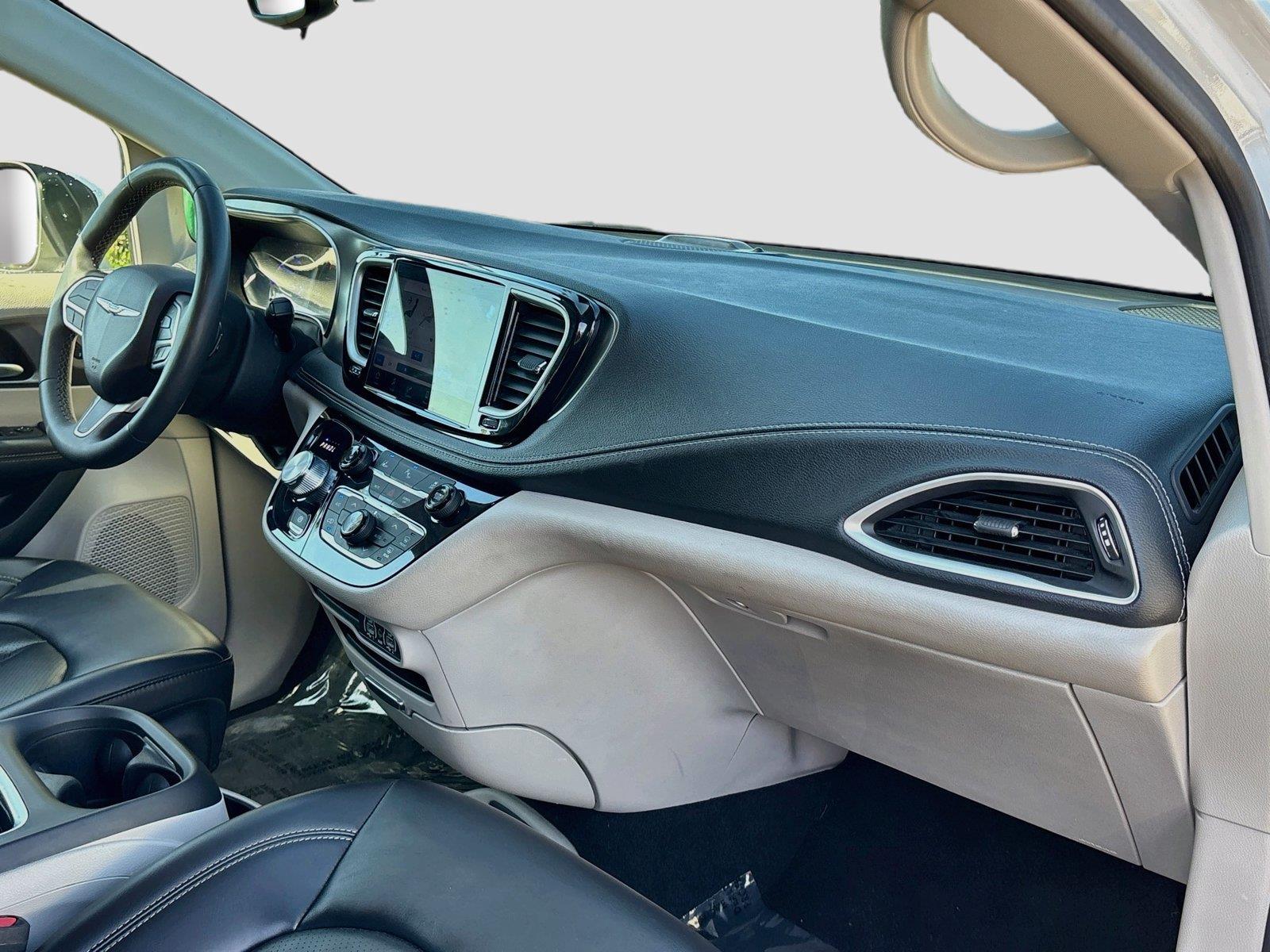 2023 Chrysler Pacifica Hybrid Touring L