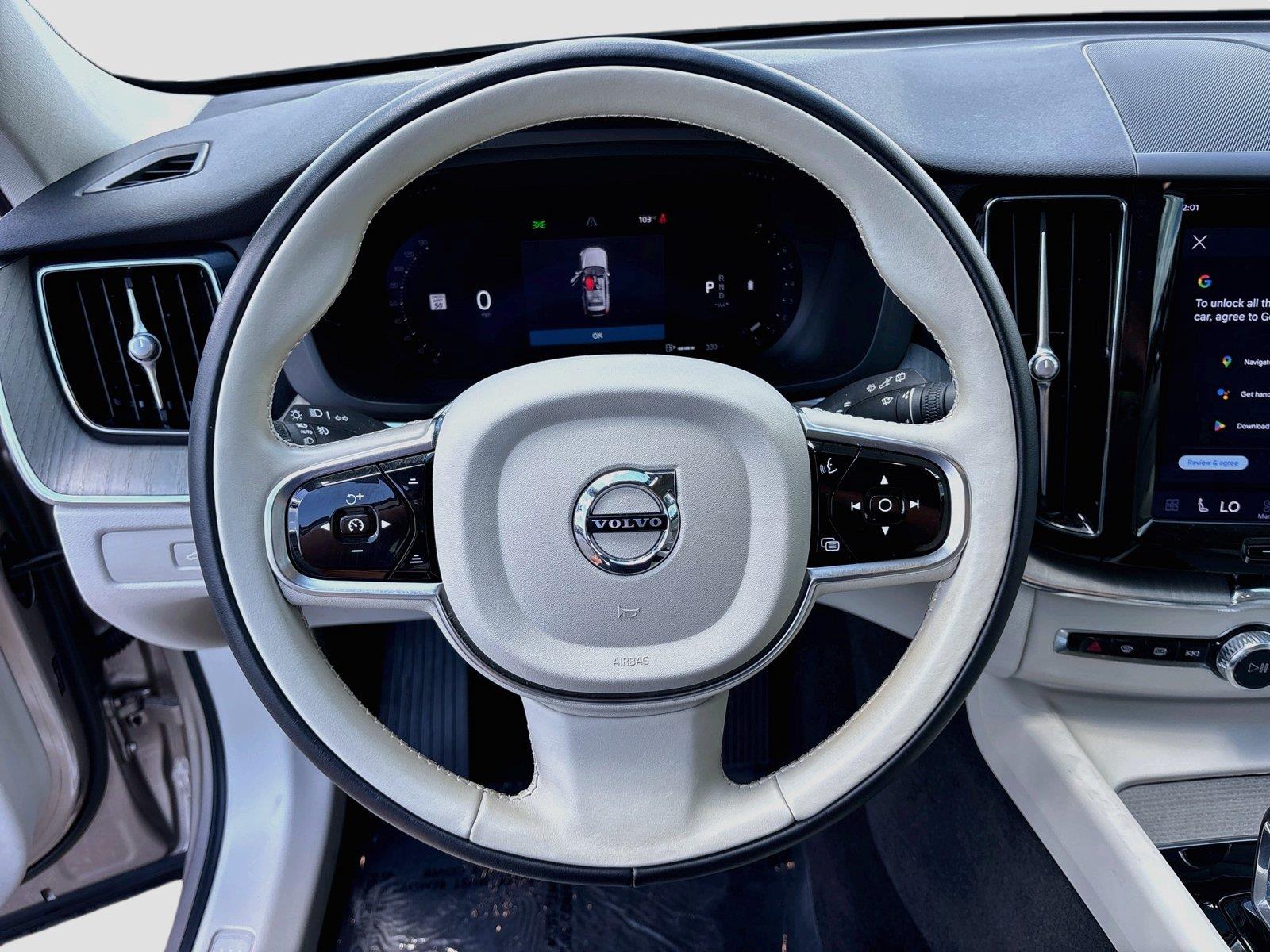 2023 Volvo XC60 Plus Bright Theme