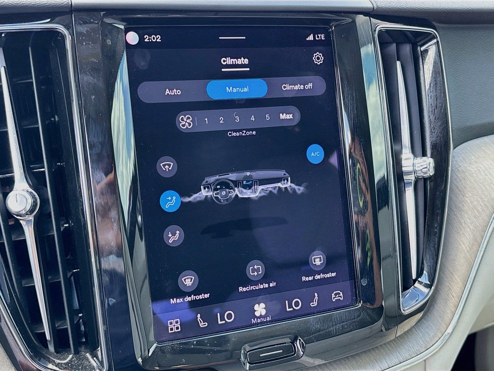 2023 Volvo XC60 Plus Bright Theme