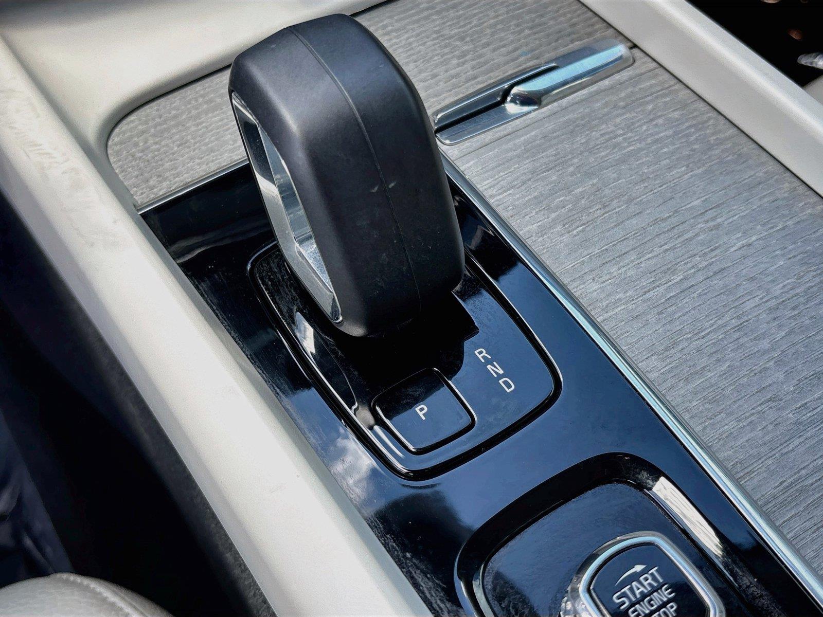 2023 Volvo XC60 Plus Bright Theme