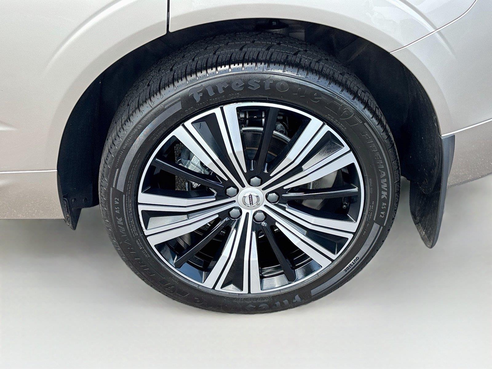 2023 Volvo XC60 Plus Bright Theme