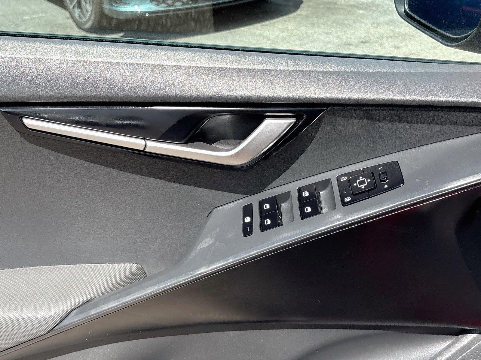 2025 Kia Niro LX