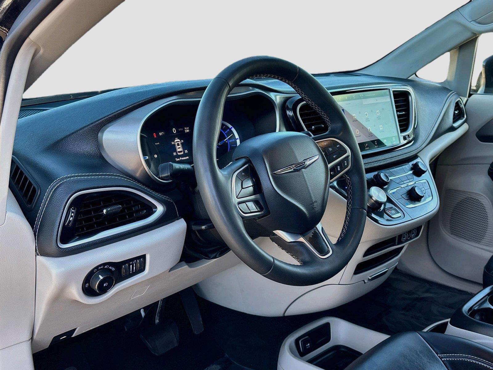 2023 Chrysler Pacifica Hybrid Touring L