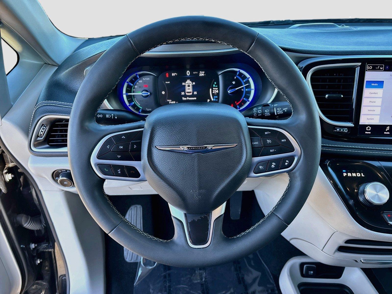2023 Chrysler Pacifica Hybrid Touring L