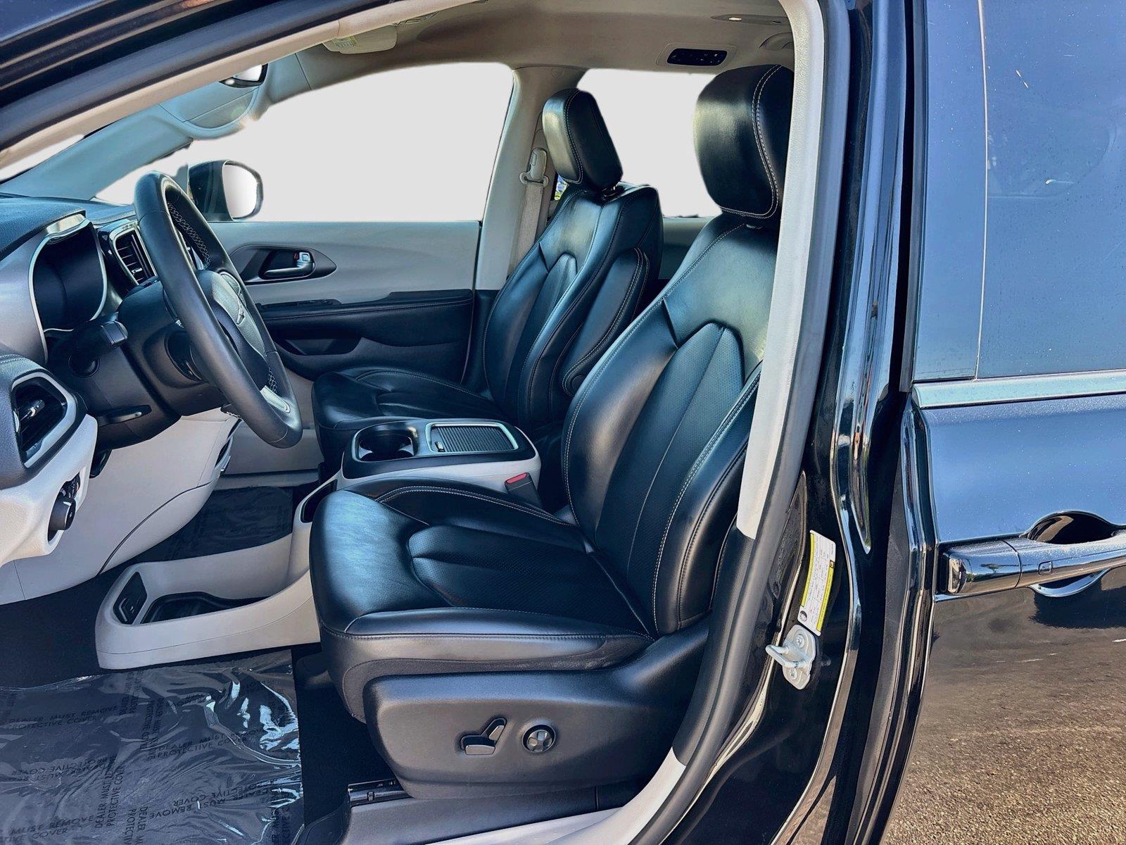2023 Chrysler Pacifica Hybrid Touring L